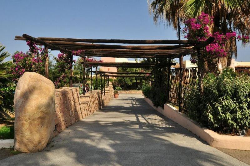 Vacanze In Natura Incontaminata "Casa Vacanza Francesca" Isola Rossa Εξωτερικό φωτογραφία
